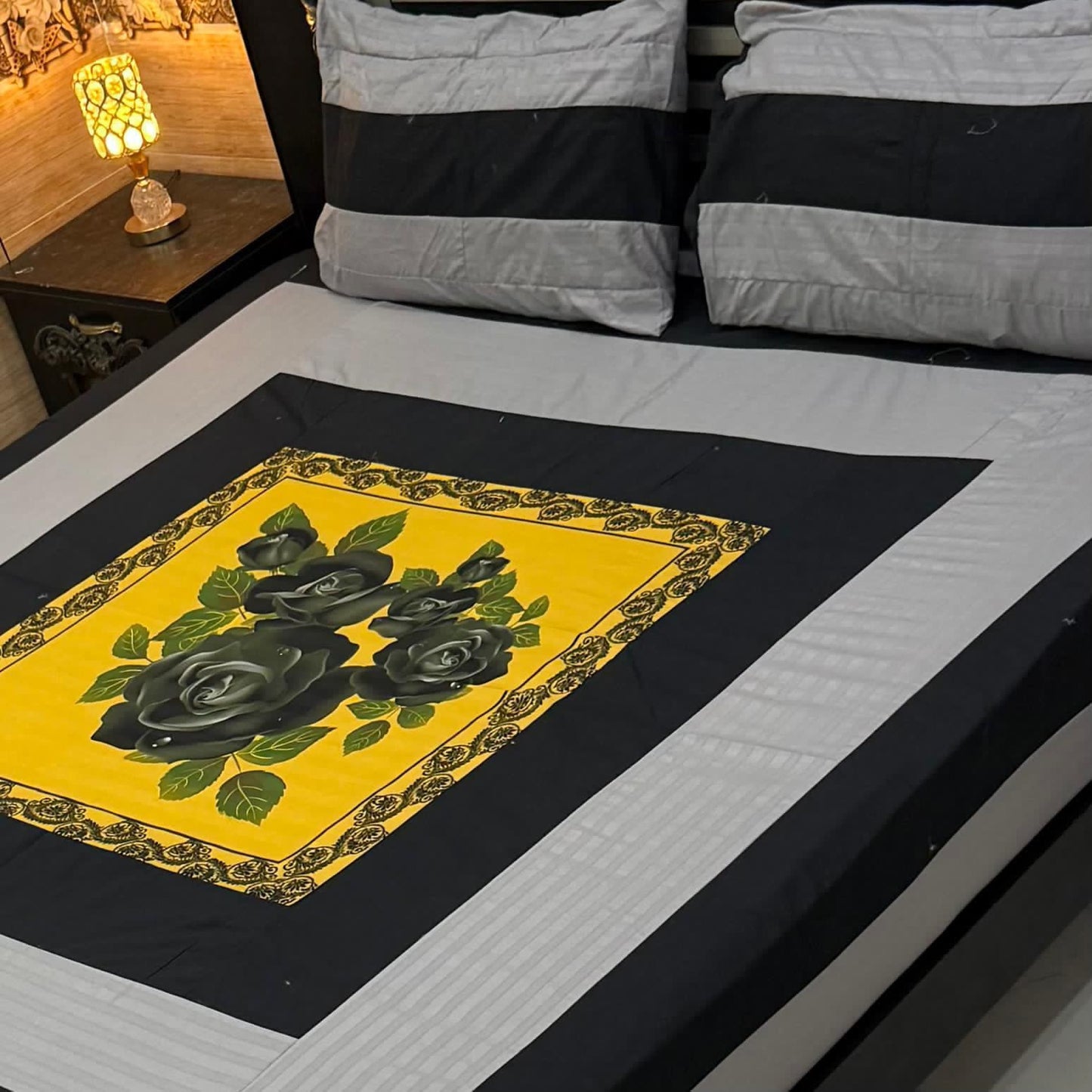 B .Digital gold panel bedsheet🛌🛌🛌