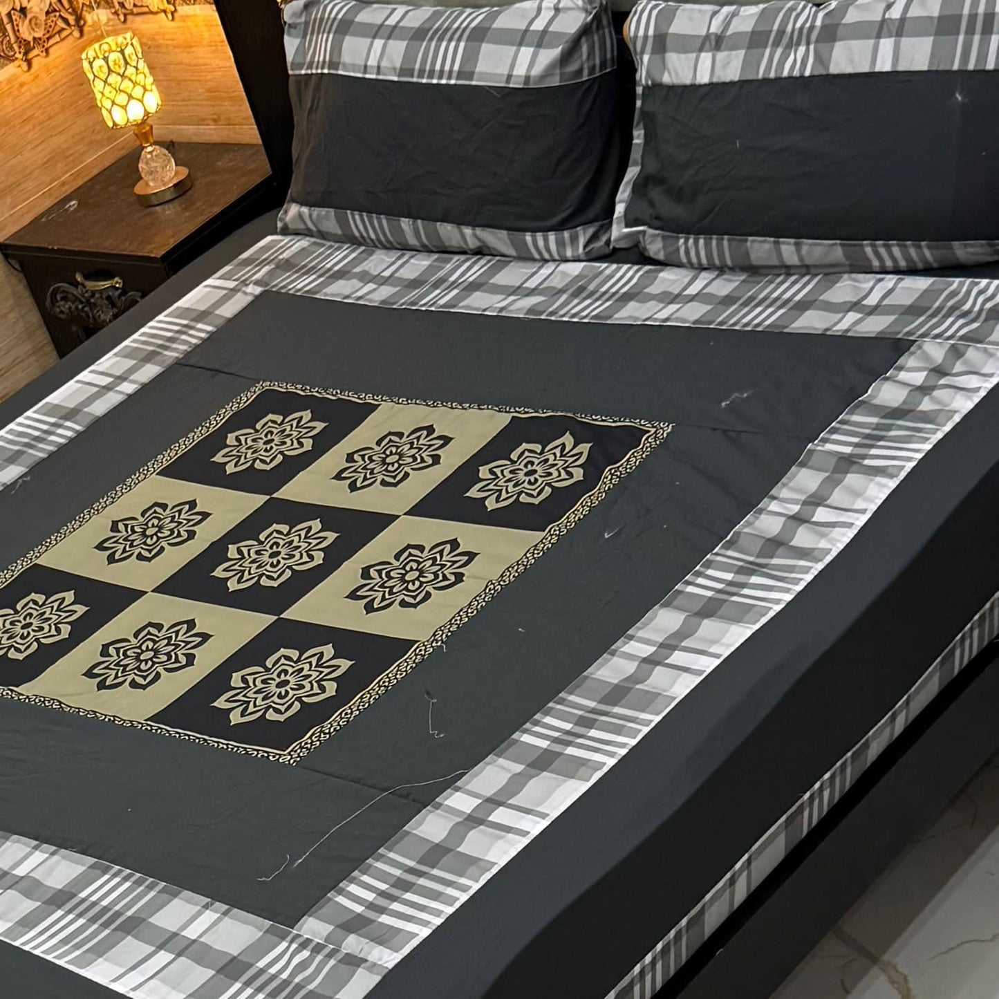 B  .Digital gold panel bedsheet🛌🛌🛌