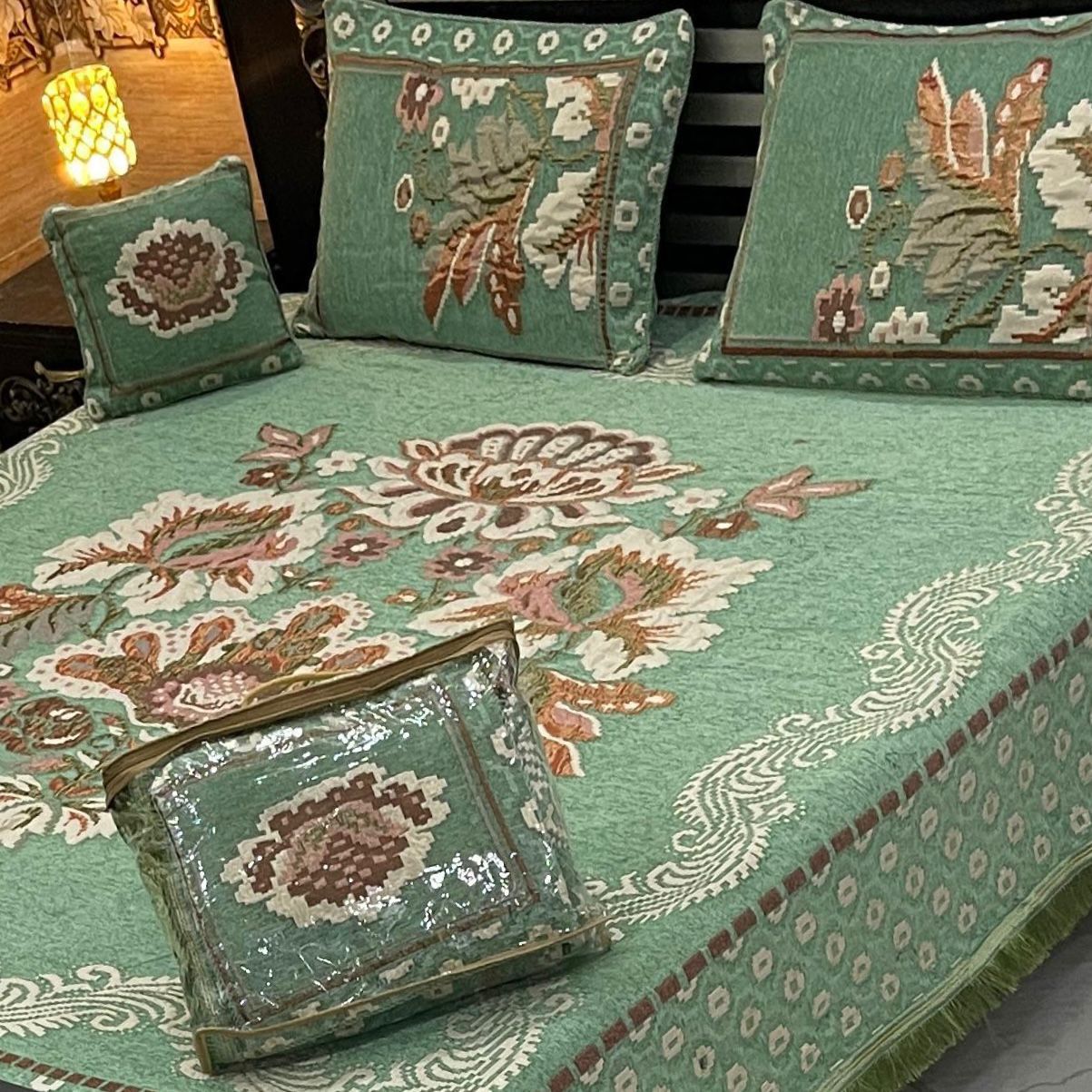 B, 4Pc Velvet Jaquard Bedsheet