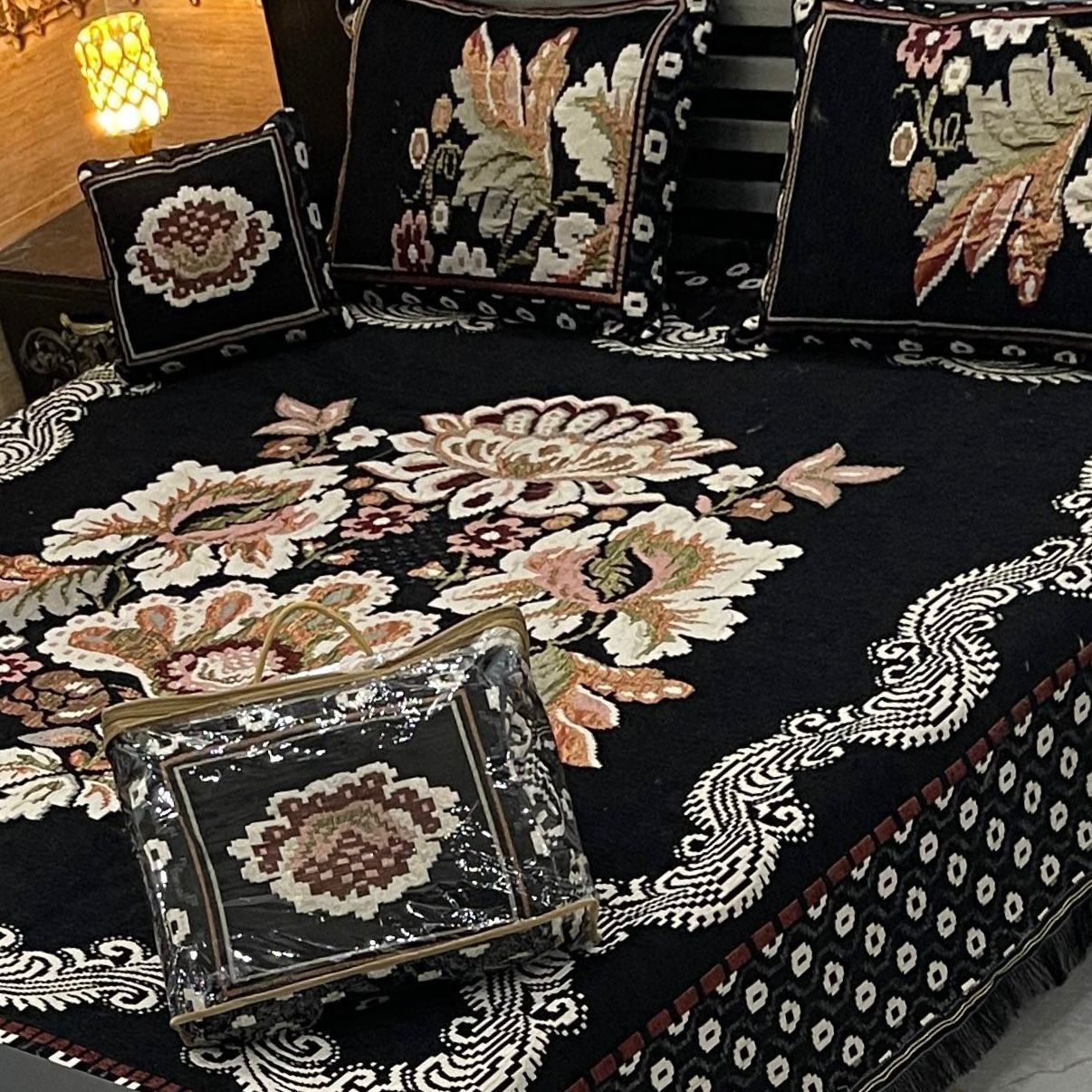 B, 4Pc Velvet Jaquard Bedsheet