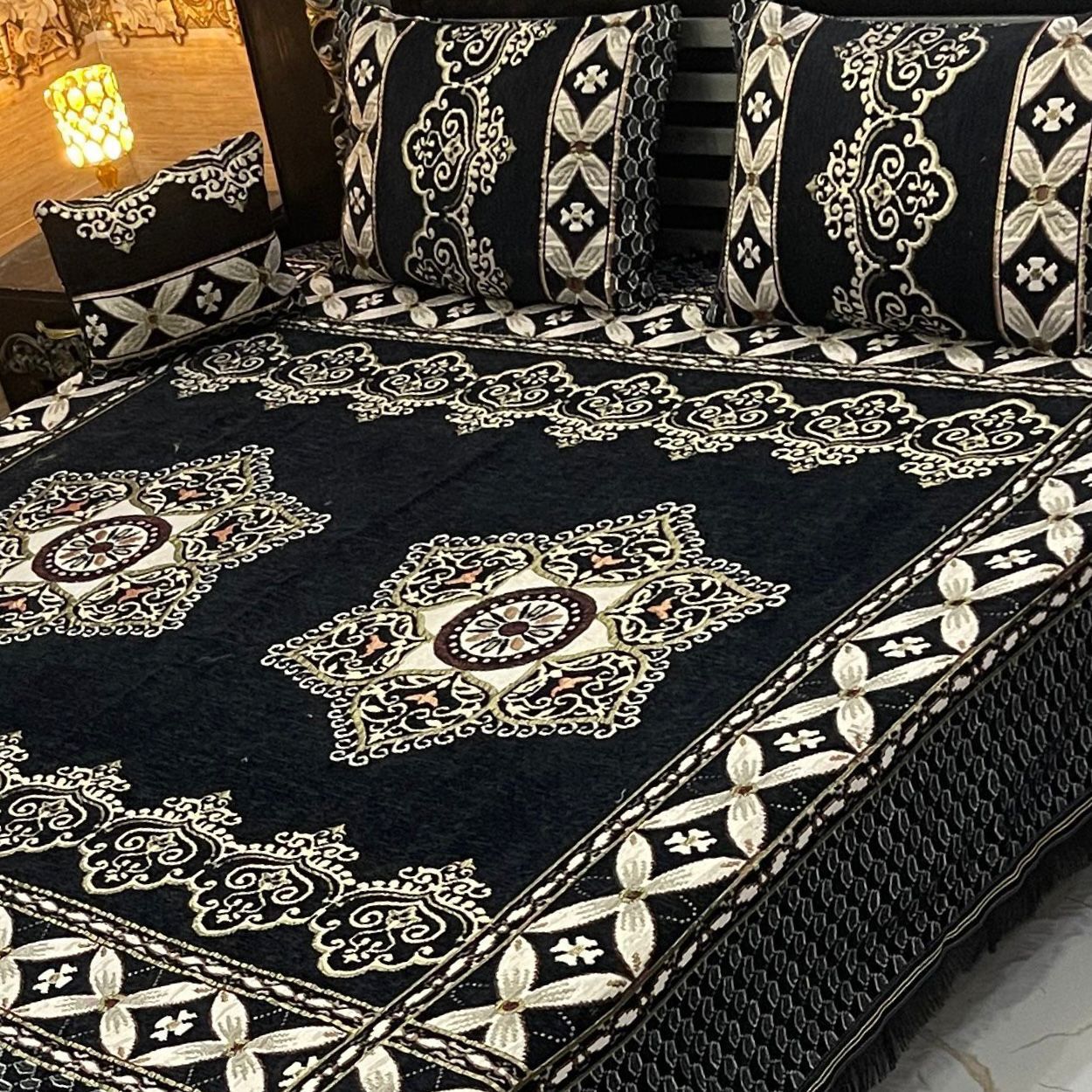 B, 4Pc Velvet Jaquard Bedsheet