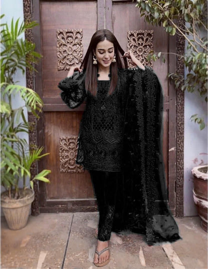 ZAINAB CHOTANI Wear by iqra azeez