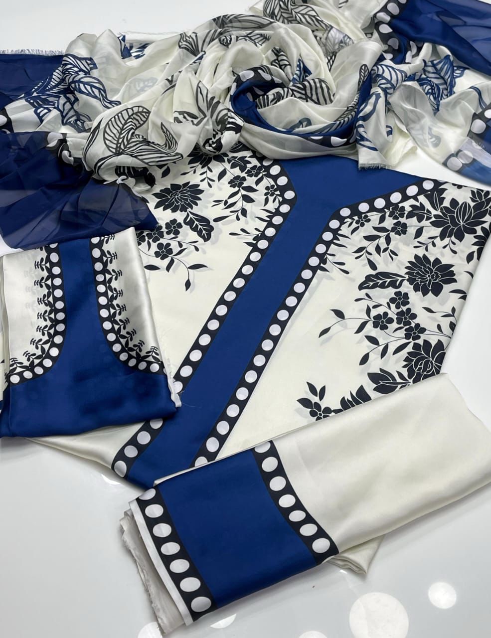 3pc  Shamooz Silk Fabric detail